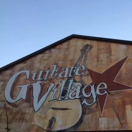 GUITARE VILLAGE