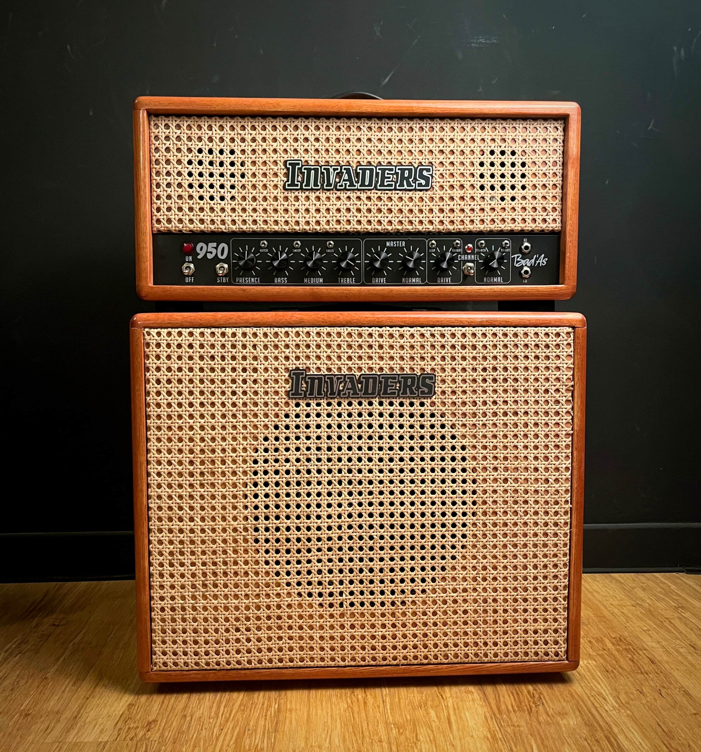 Invaders Amplification – 950 Bad&rsquo;As & 1×12&Prime; Special Edition Guitar Amp – Solid Wood
